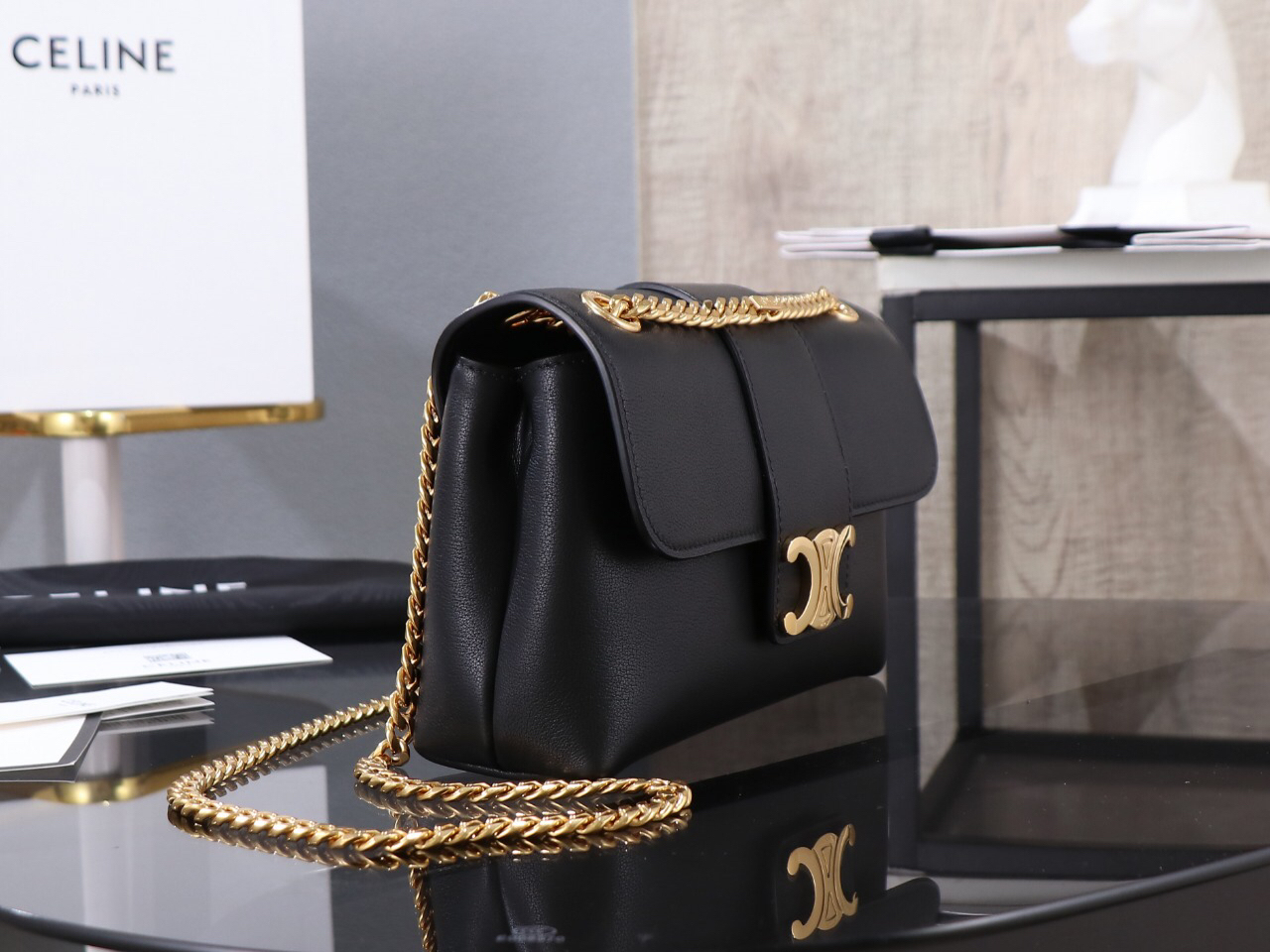 セリーヌ「Celine」Triomphe チェーンショルダーバッグ-ISETAN PRESTIGE CURATED