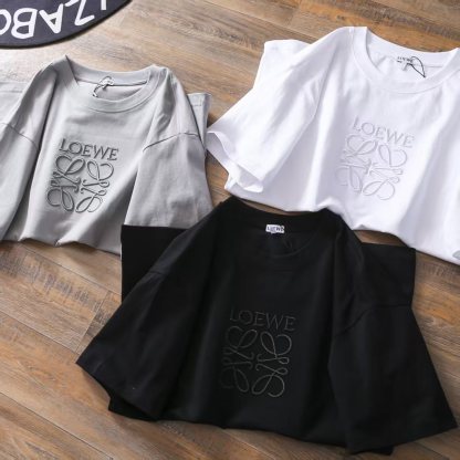 【ワンフォーワン】ロエベ「Loewe」Anagram 刺繍 クルーネック Tシャツ【在庫僅少】