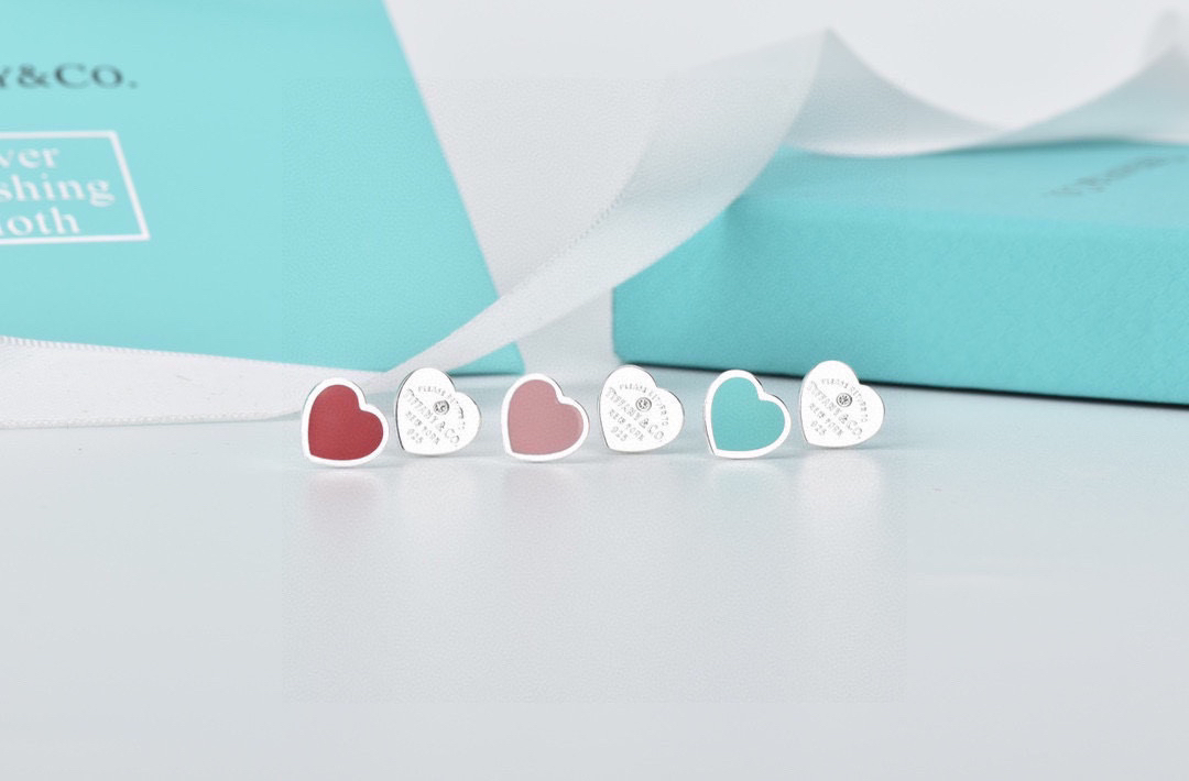 ティファニー「Tiffany & Co.」ハートエナメル アシンメトリーイヤリング