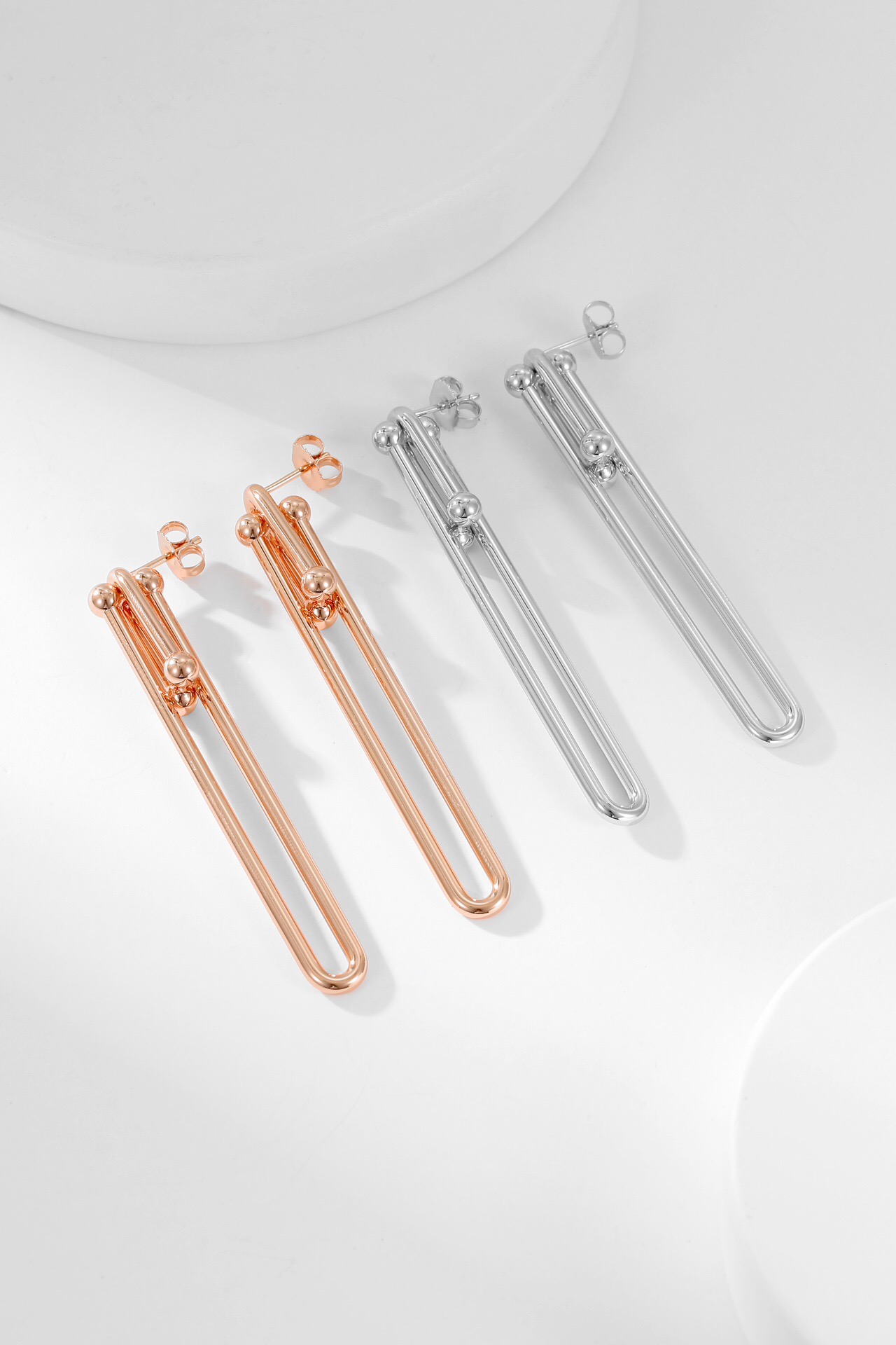 ティファニー「Tiffany & Co.」 HardWear シリーズ ロングスムースイヤリング