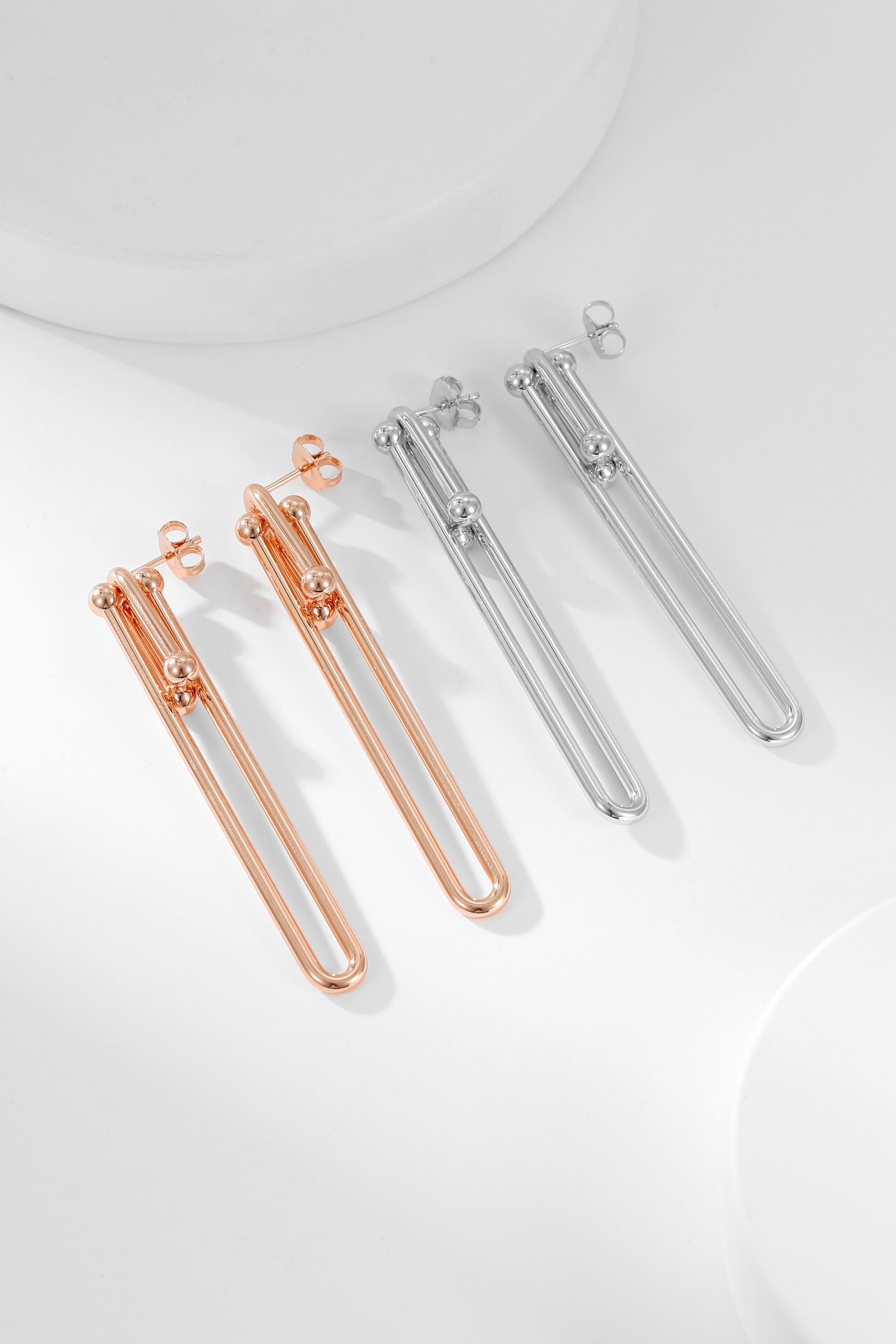 ティファニー「Tiffany & Co.」 HardWear シリーズ ロングスムースイヤリング