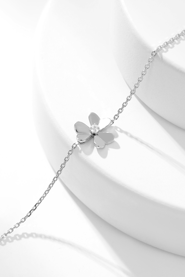 ヴァン クリーフ＆アーペル「Van Cleef & Arpels」 Frivole 3-Flower 18Kホワイトゴールド ダイヤモンド ブレスレット12mm