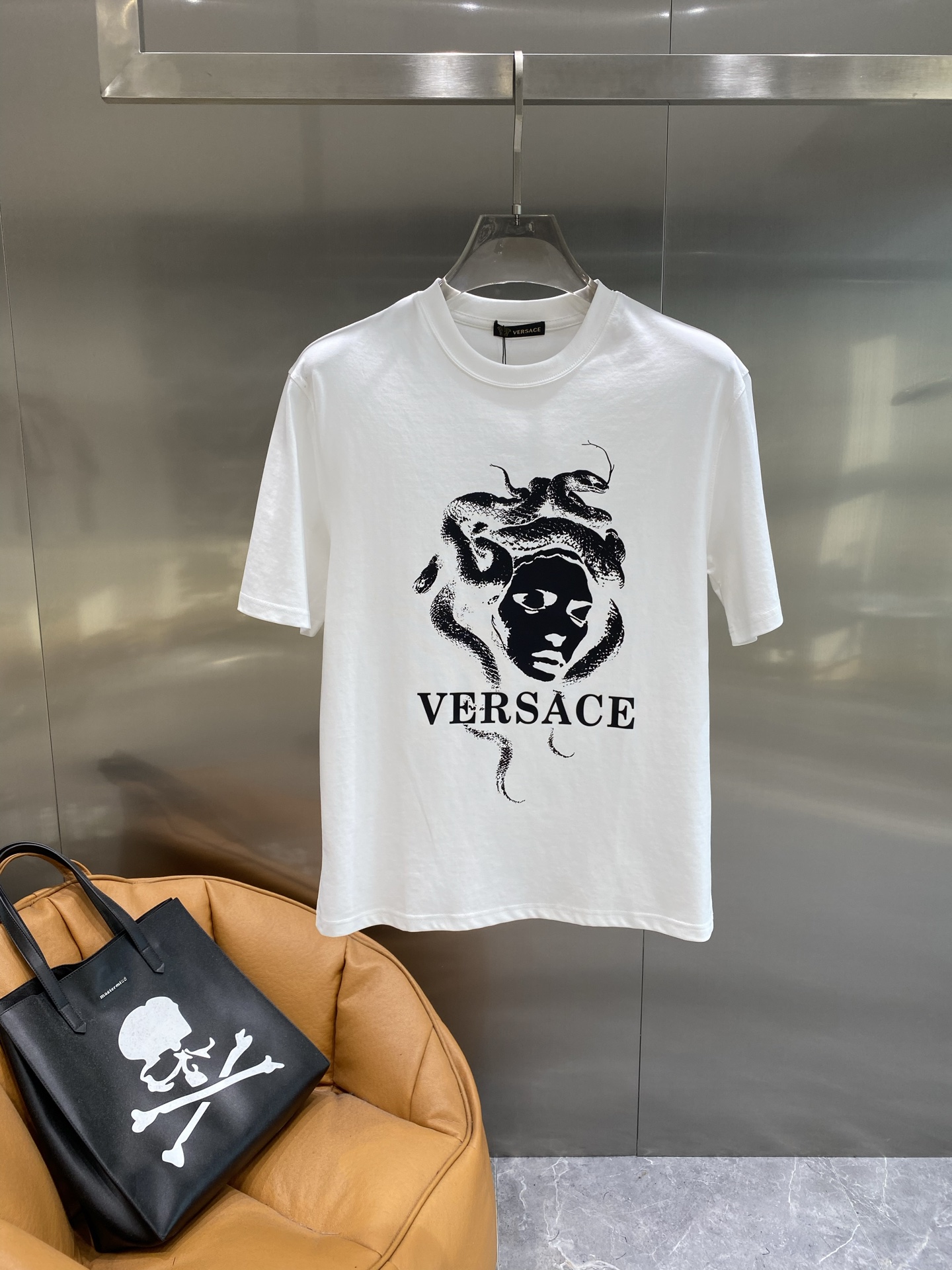ヴェルサーチ「Versace」メドゥーサロゴ プリントTシャツ