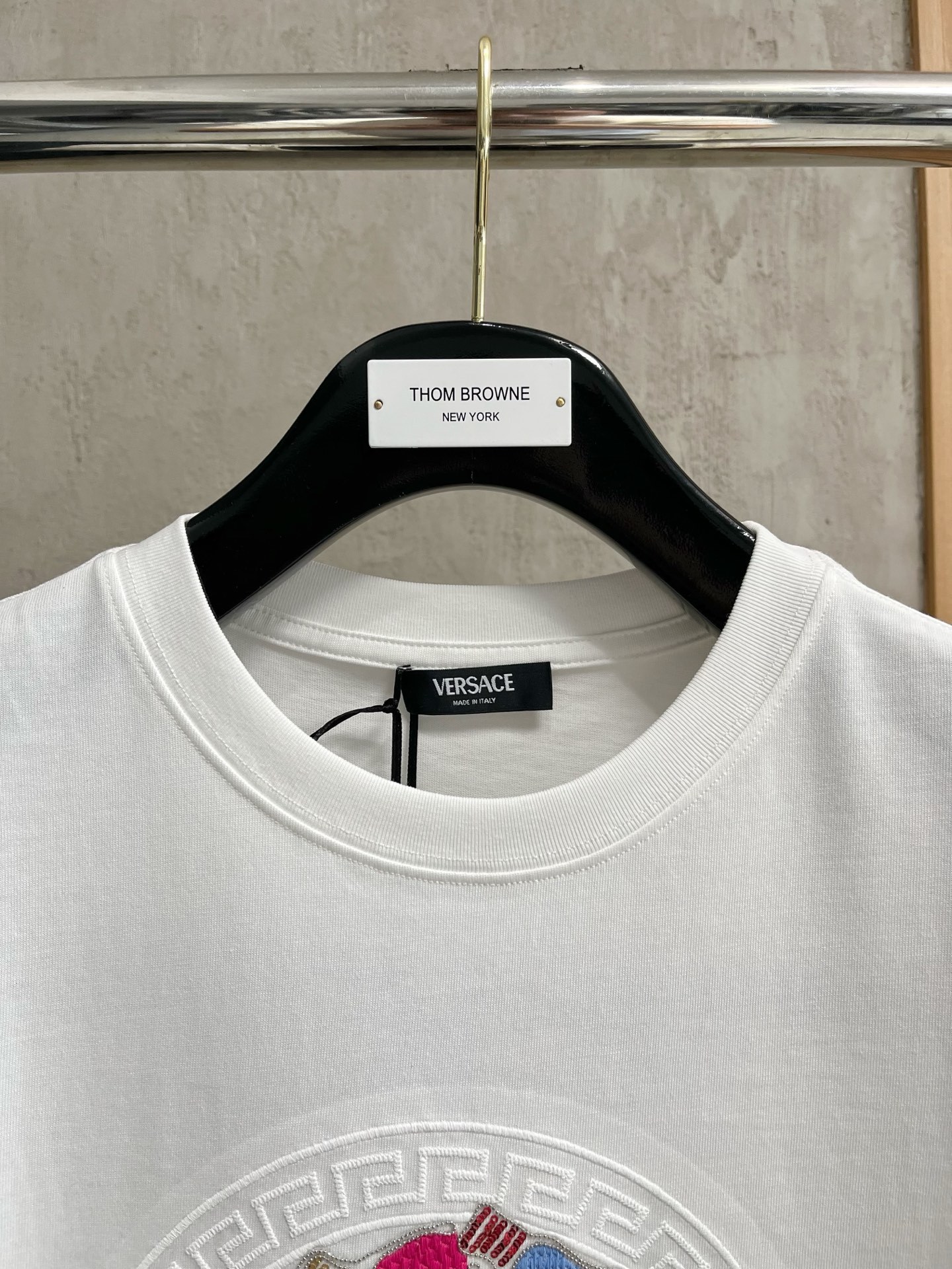 ヴェルサーチ「Versace」 2025SS プレミアムロゴTシャツ