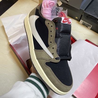 「コラボモデル」Travis Scott x Nike Jordan Air Jordan 1 Low OG TS SP スニーカー