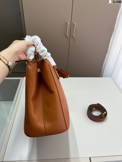 プラダ「Prada」 ガレリア ハンドバッグ