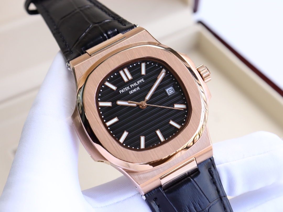 パテック・フィリップ「Patek Philippe」ノーチラス アニュアルカレンダー クロノグラフ メンズウォッチ40.5mm