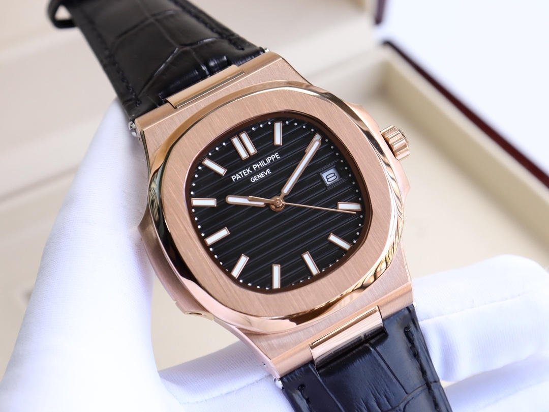 パテック・フィリップ「Patek Philippe」ノーチラス アニュアルカレンダー クロノグラフ メンズウォッチ40.5mm