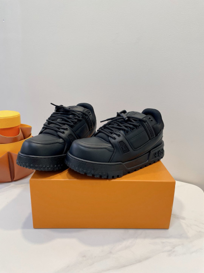 「コラボモデル」Louis Vuitton x Trainer  Maxi "小胖丁" スニーカー