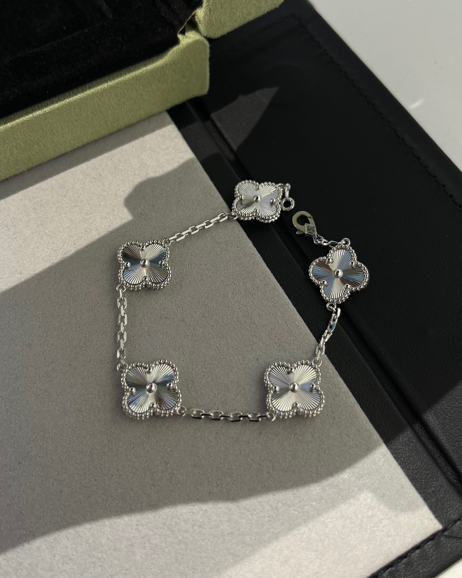 ヴァン クリーフ＆アーペル「Van Cleef & Arpels」 Vintage Alhambra™ レーザーカット ファイブリーフ ブレスレット19cm