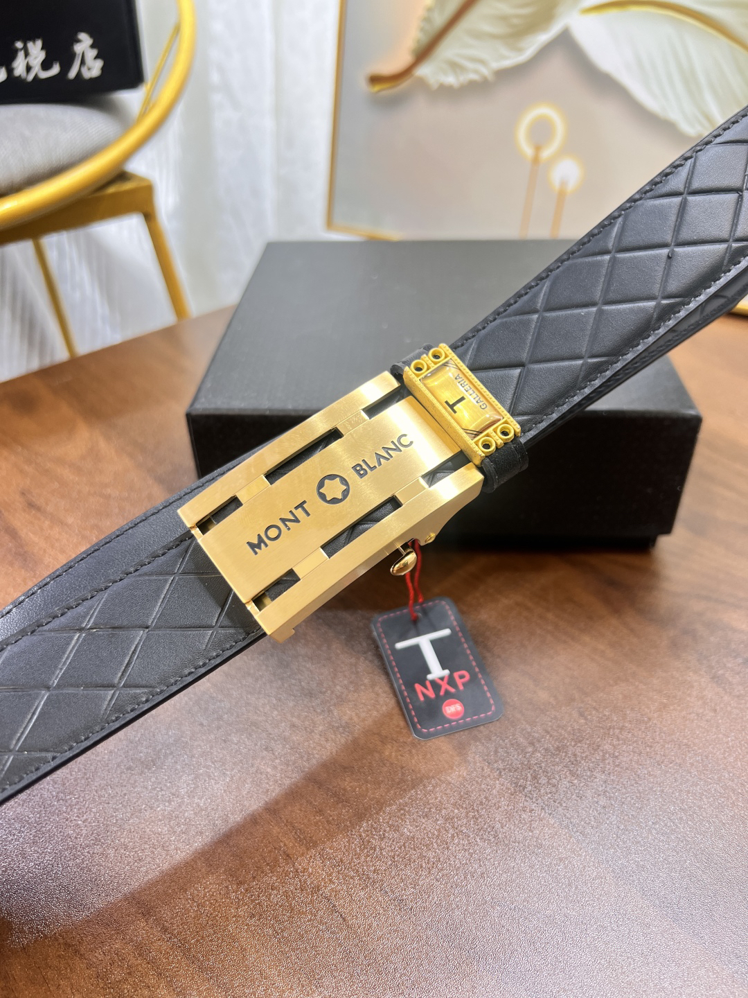 ヴァン クリーフ＆アーペル「Van Cleef & Arpels」クラシックコレクション オートマチックバックル レザーベルト100cm