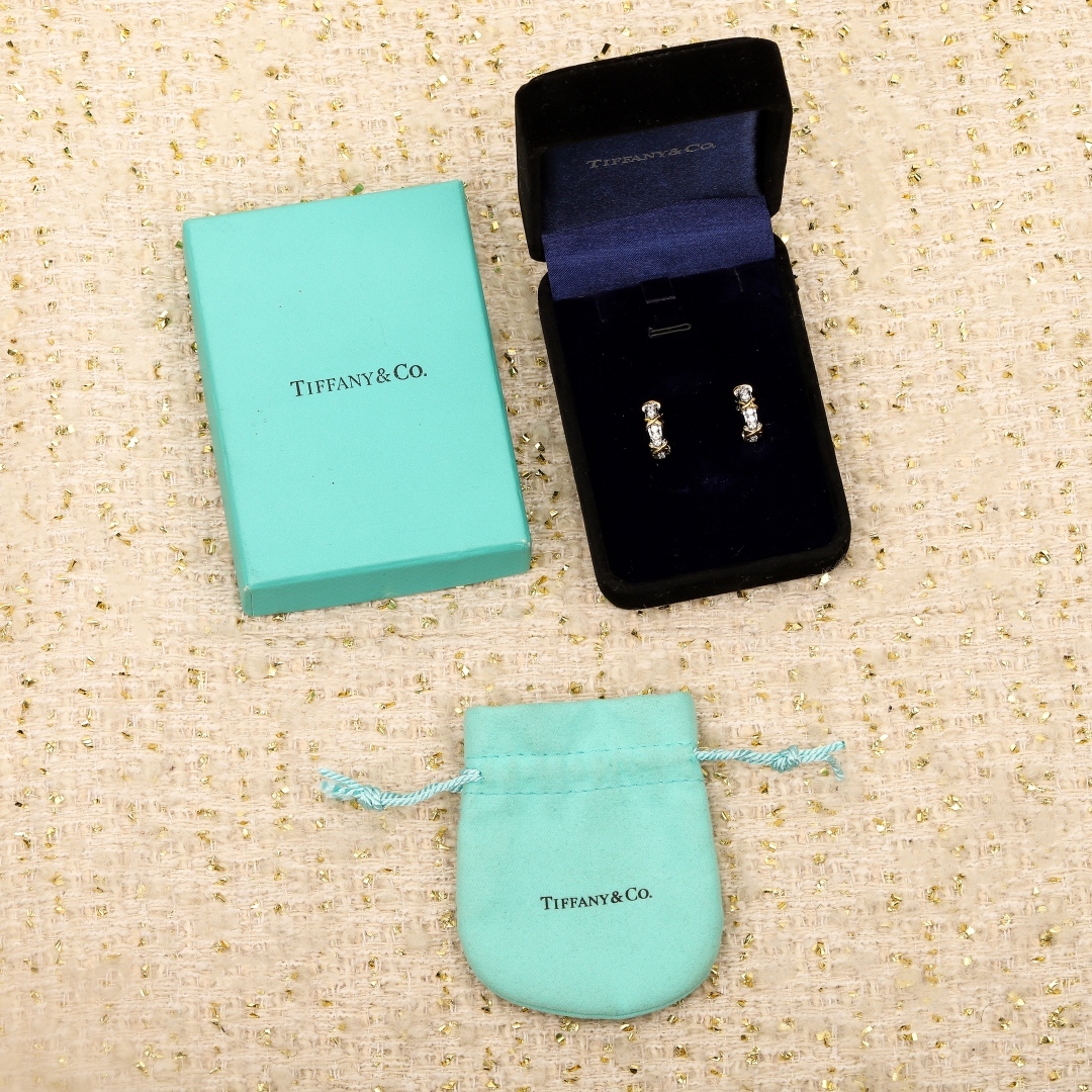 ティファニー「Tiffany & Co.」 T クロスピアス
