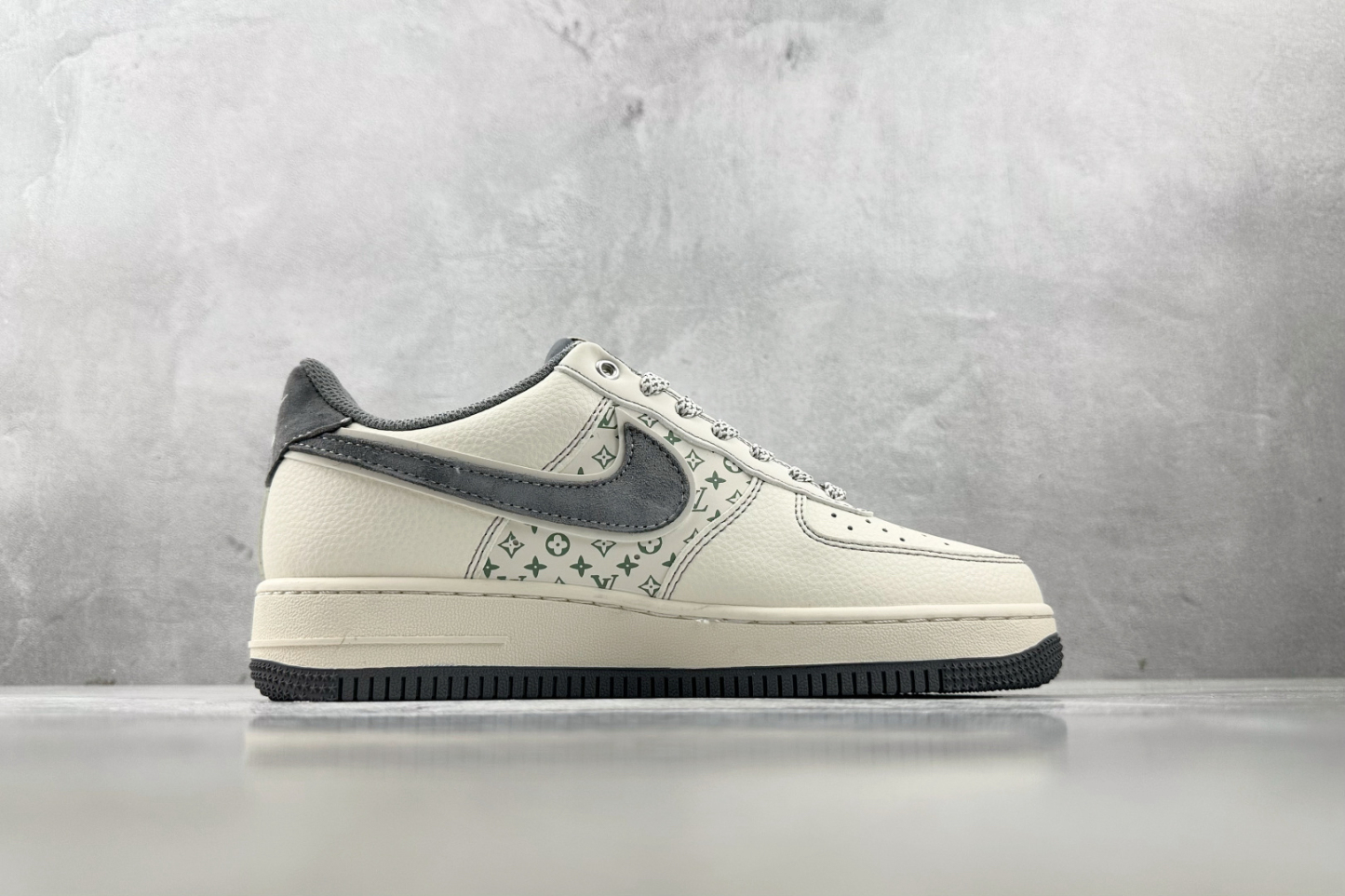 ルイ・ヴィトン「Louis Vuitton」Nike Air Force 1 '07 LV8 スニーカー