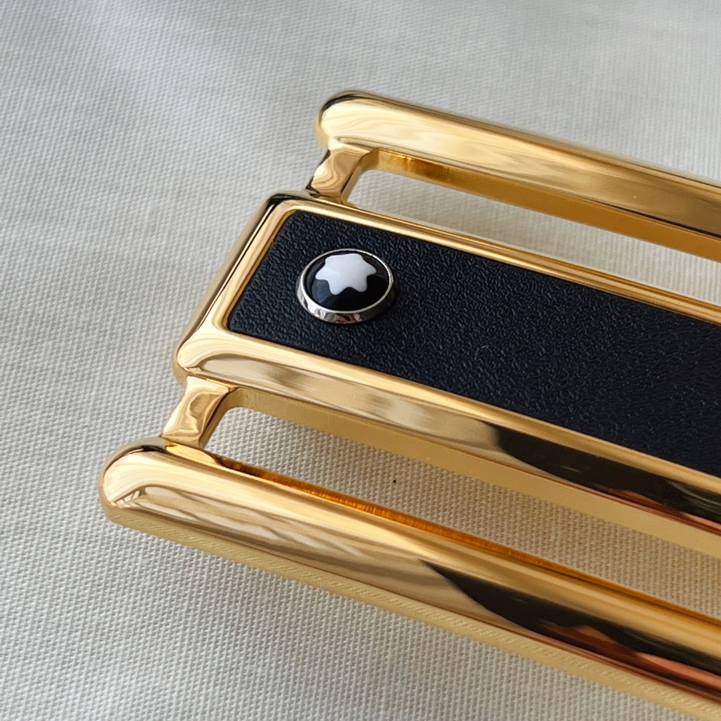 モンブラン「Montblanc」コンテンポラリーコレクション 3リングレーザーカット レザーベルト100cm