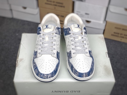 ルイ・ヴィトン「Louis Vuitton」Nike SB Dunk Low ホワイト スニーカー