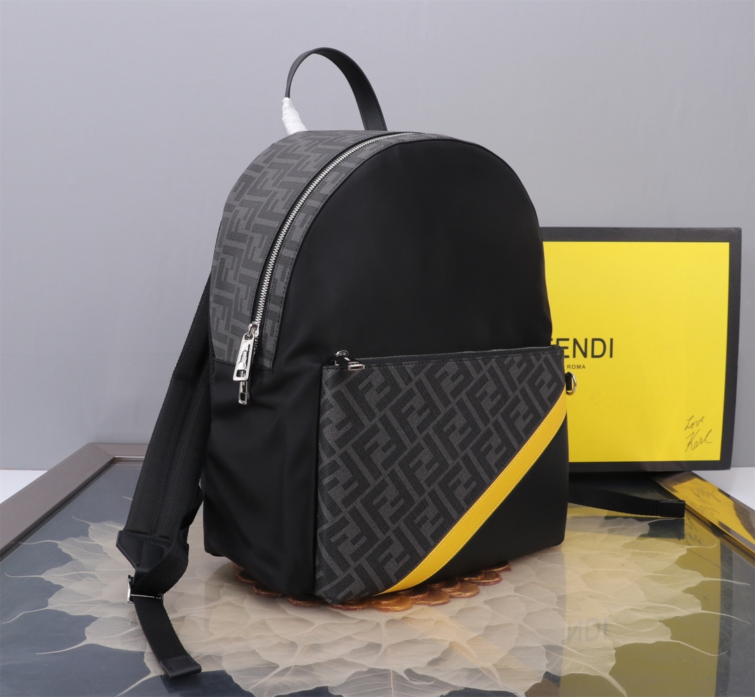 フェンディ「Fendi」バグズ メンズ ナイロン＆レザー バックパック