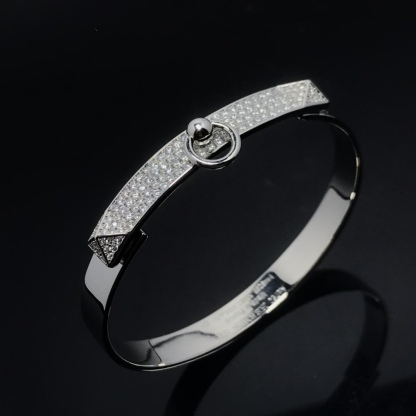 エルメス「Hermès」 Kelly デミパヴェ ブレスレット（2025年新作）