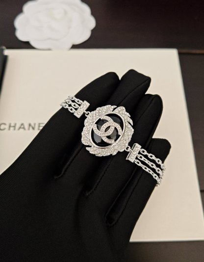 シャネル「Chanel」フルダイヤ オーバル トリプルチェーン ブレスレット ブレスレット