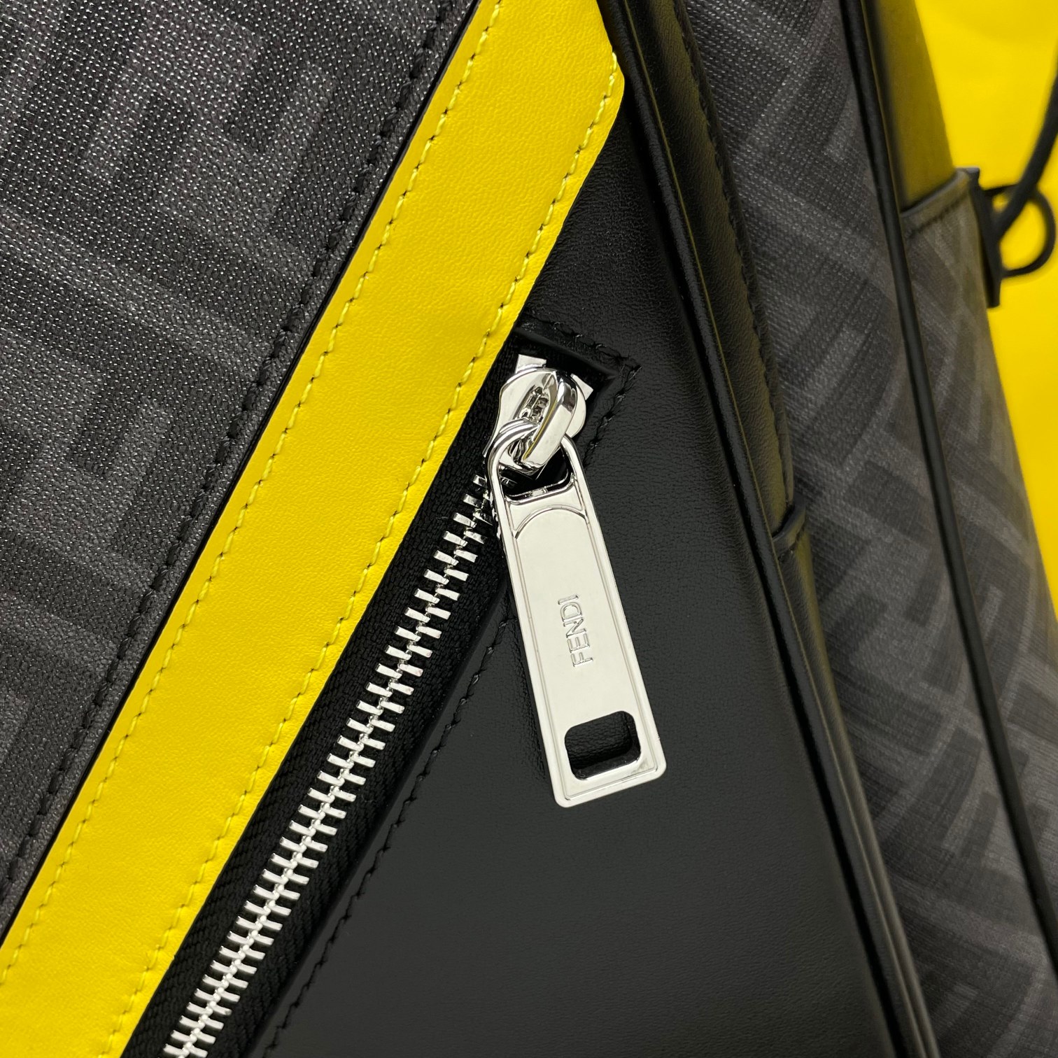 フェンディ「Fendi」ストライク メンズ バックパック