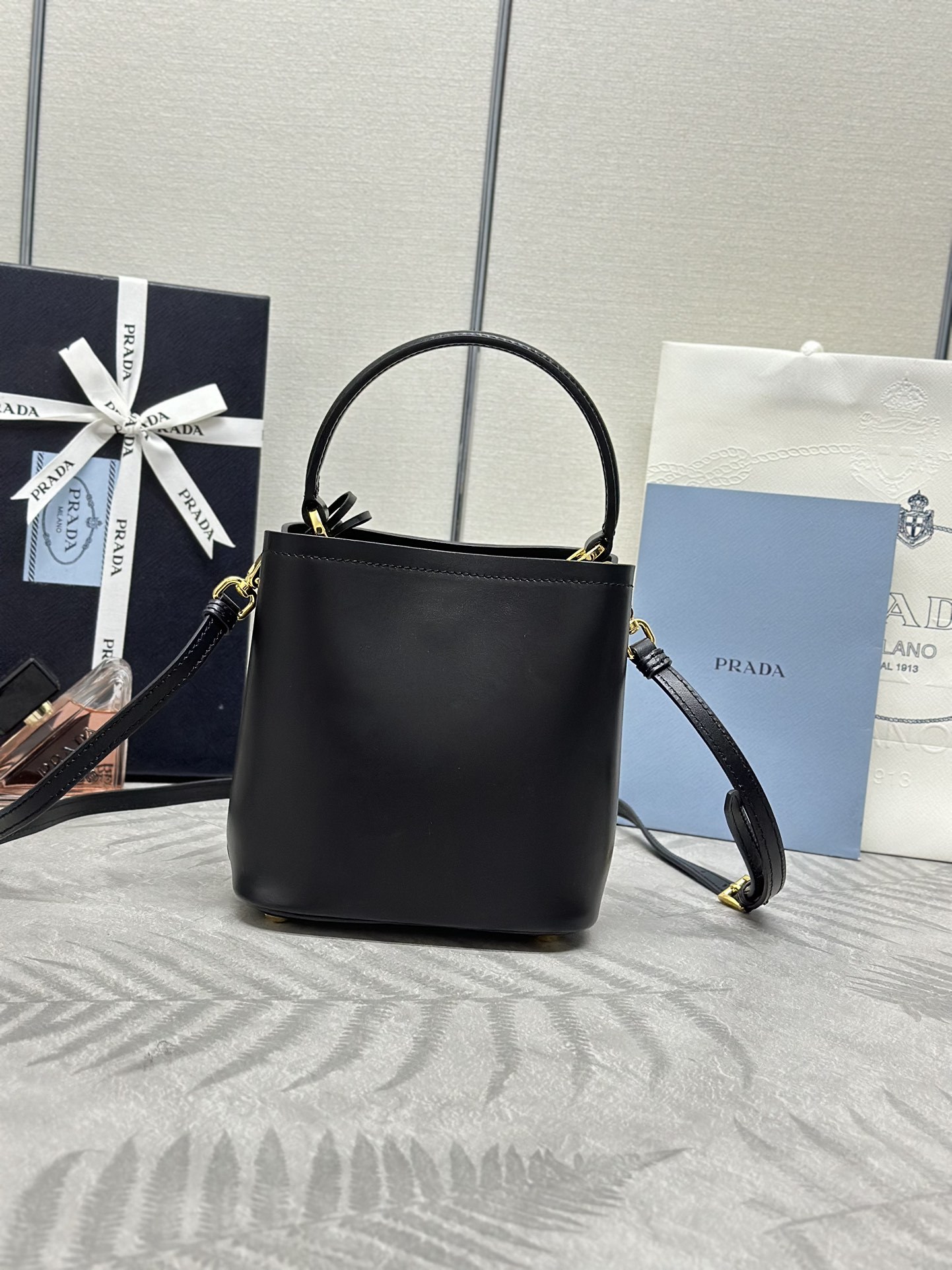 プラダ「Prada」パニエ バッケットバッグ
