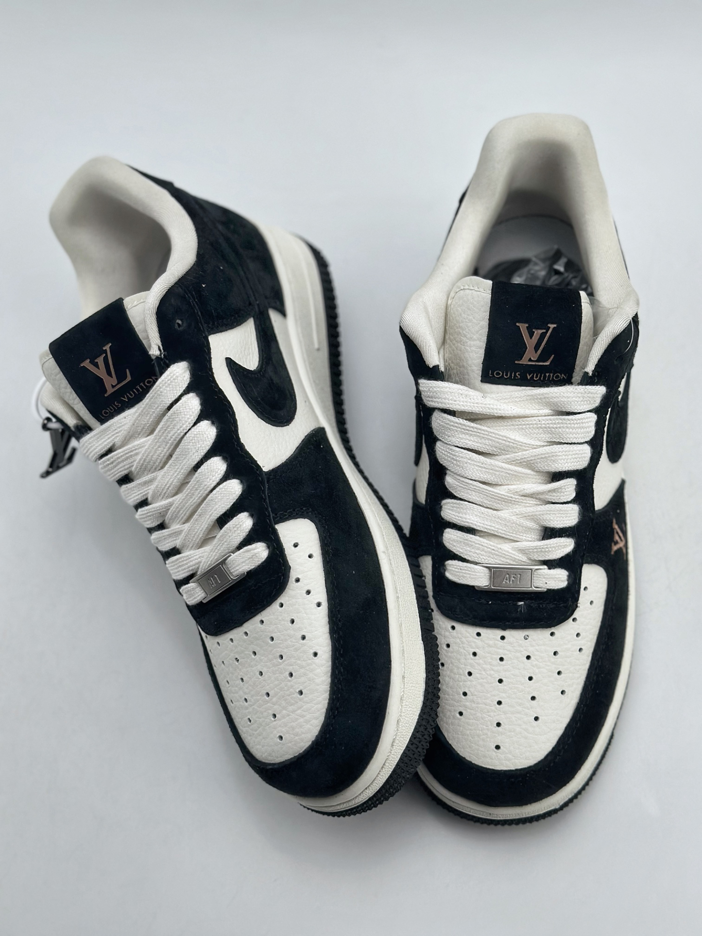 「コラボモデル」Louis Vuitton x Nike Air Force 1 Low スニーカー