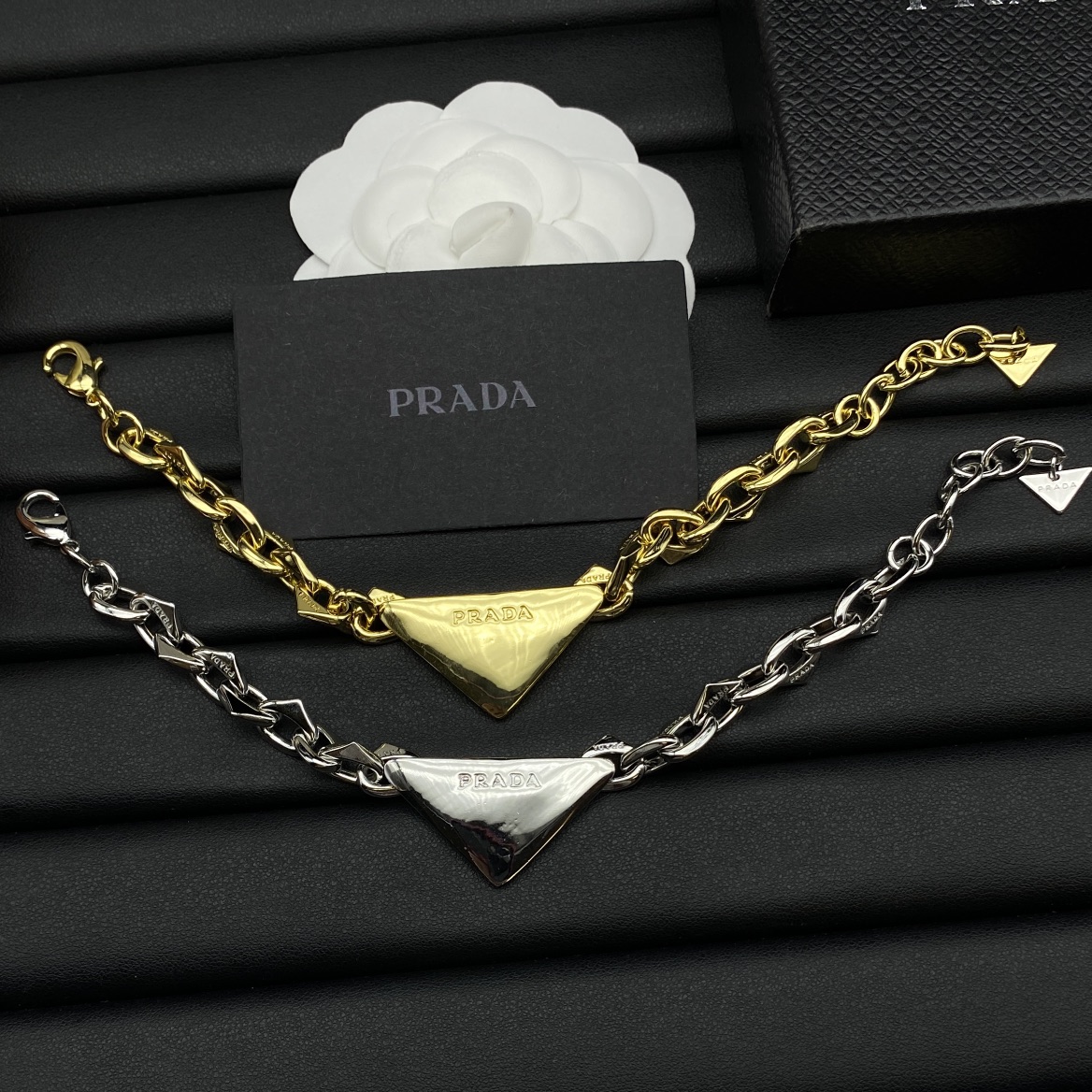 プラダ「Prada」プラダ トライアングルロゴ ヘビーチェーンブレスレット メンズアクセサリー
