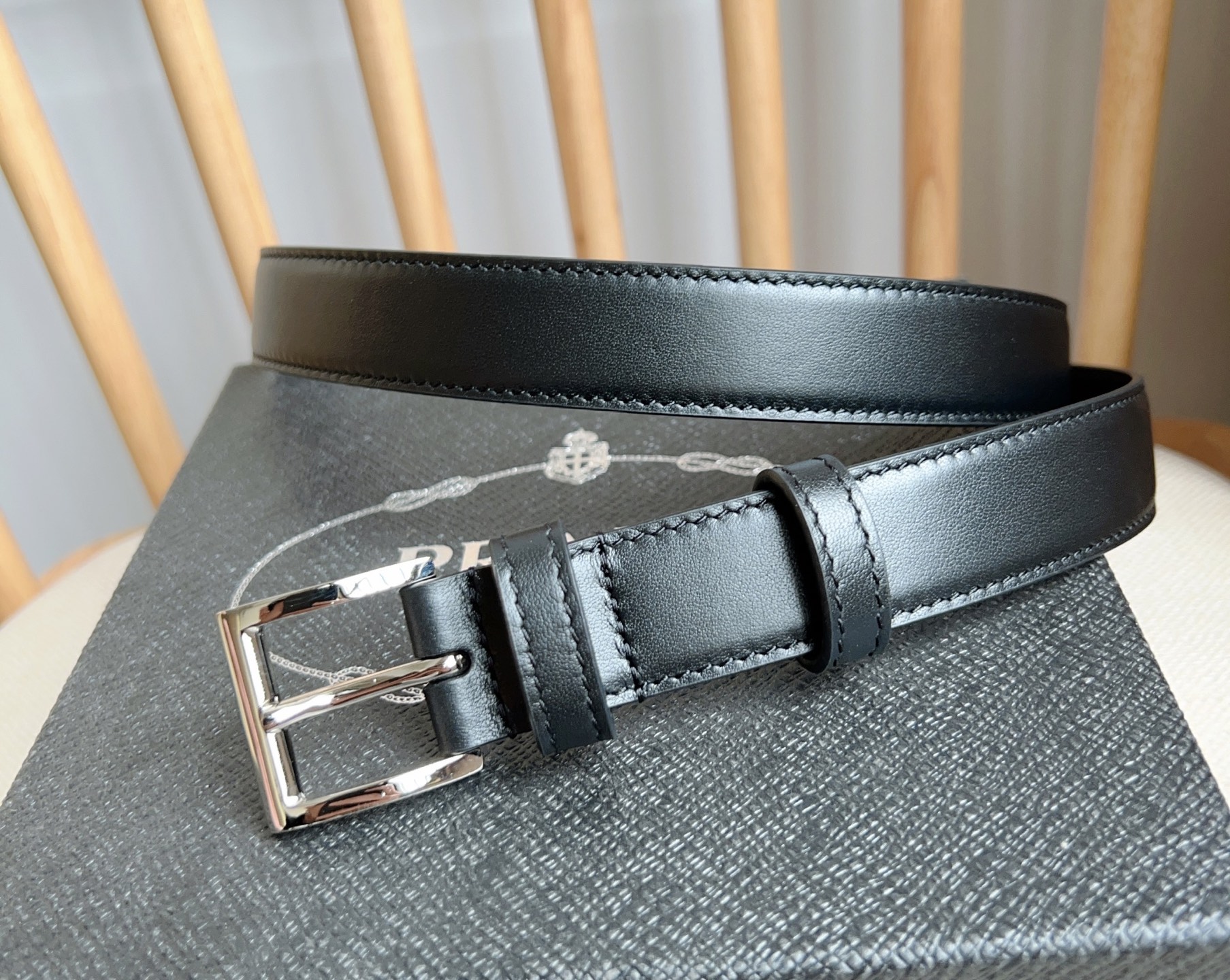 プラダ「Prada」レザーベルト トライアングルエナメルロゴ100CM