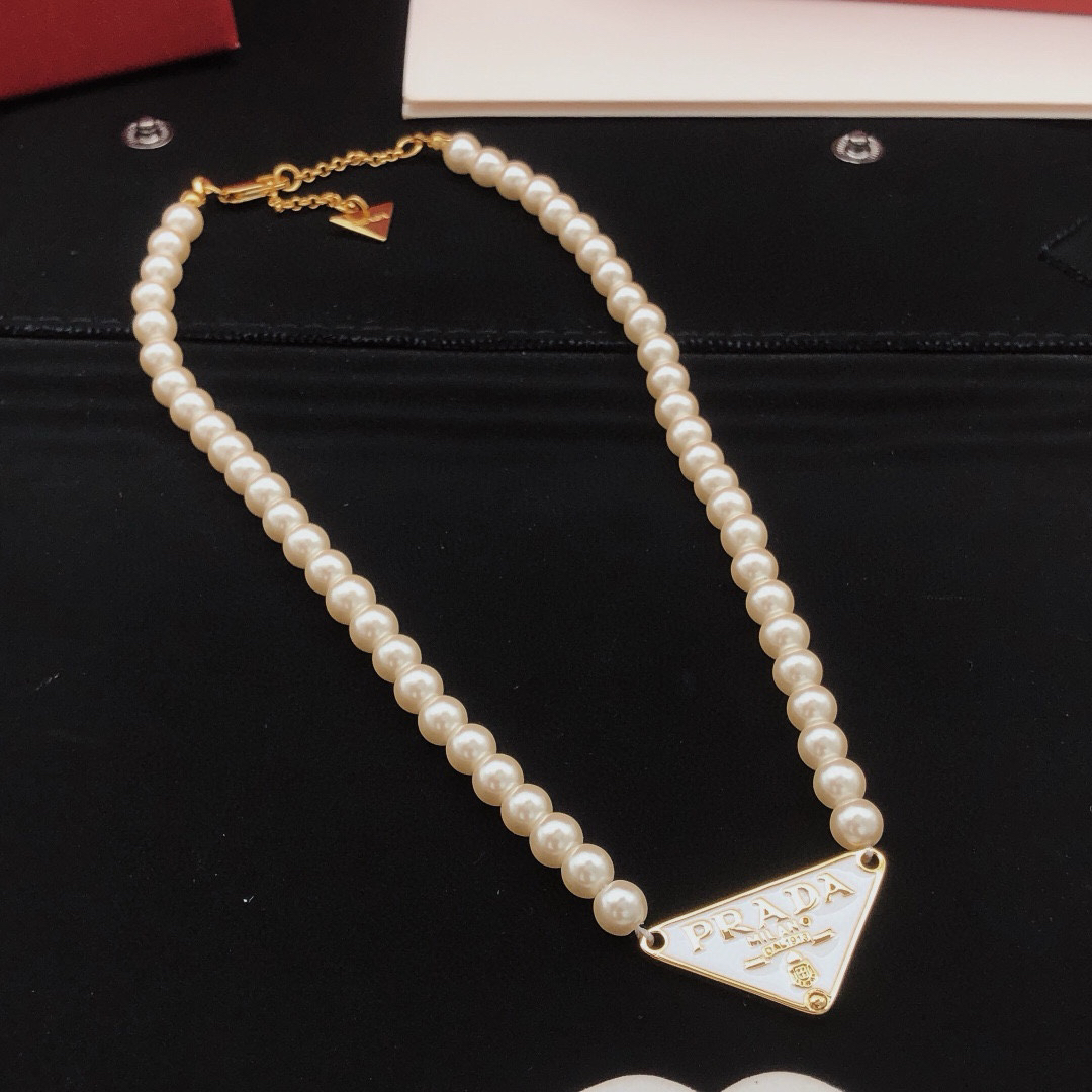 プラダ「Prada」Eternal Gold パールネックレス