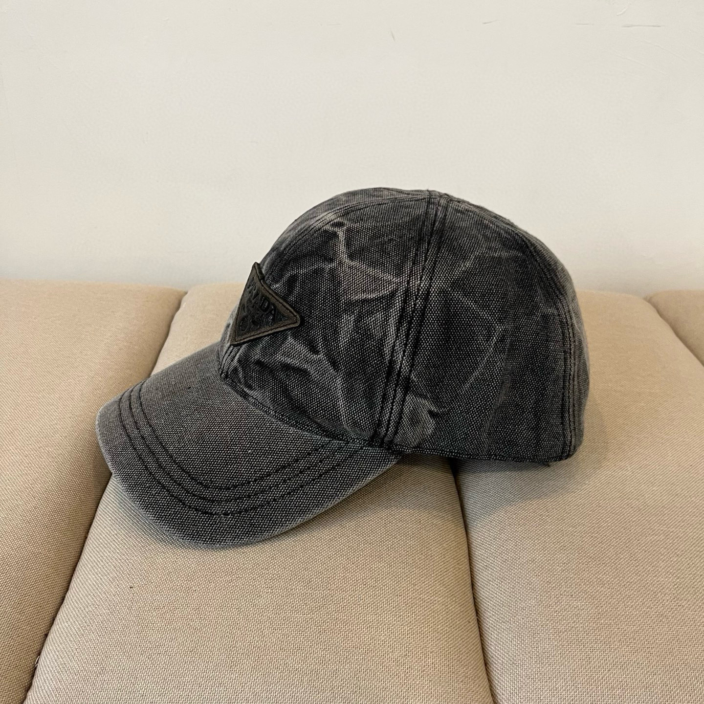 プラダ「Prada」Re-Nylon Baseball Cap
