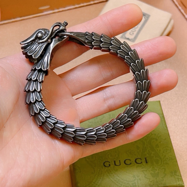 グッチ「Gucci」 ドラゴンヘッド ブレスレット