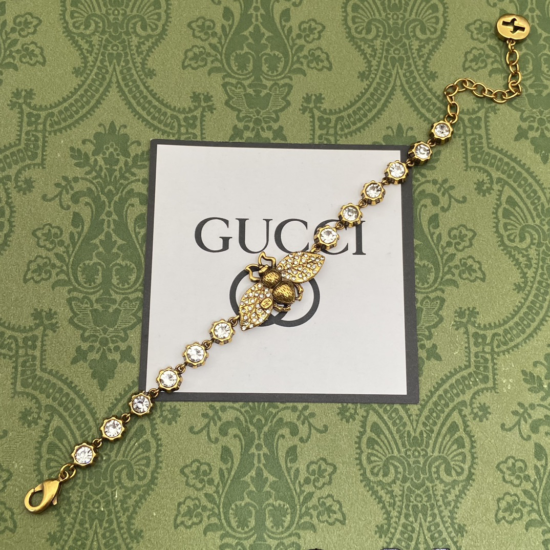 グッチ「Gucci」 ビー・スターズ クリスタル ブレスレット