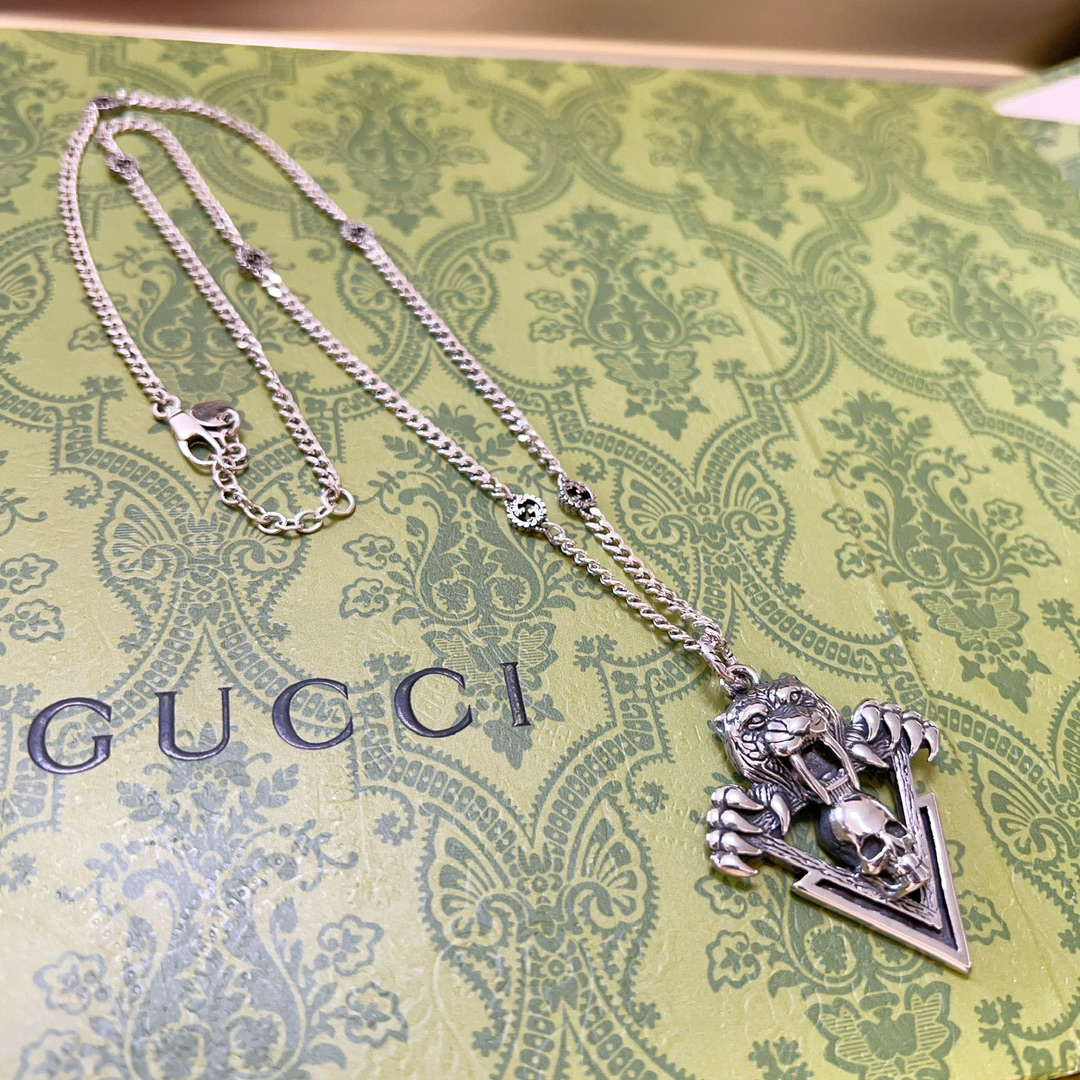 グッチ「Gucci」 Anger Forest シリーズ ヴィンテージシルバーネックレス