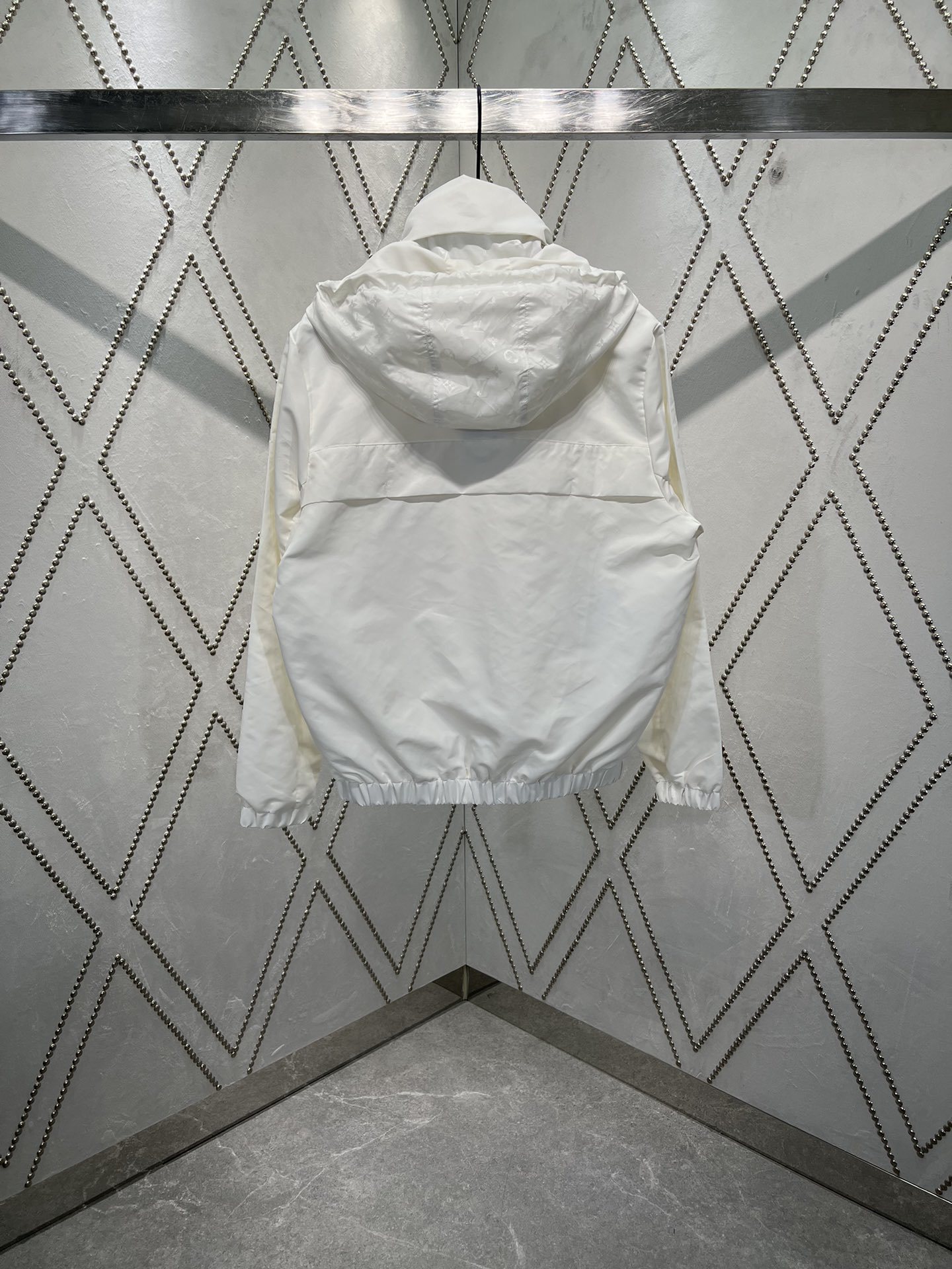 ルイ・ヴィトン「Louis Vuitton」  2025SS シングルカラー ウィンドブレーカー ジャケット