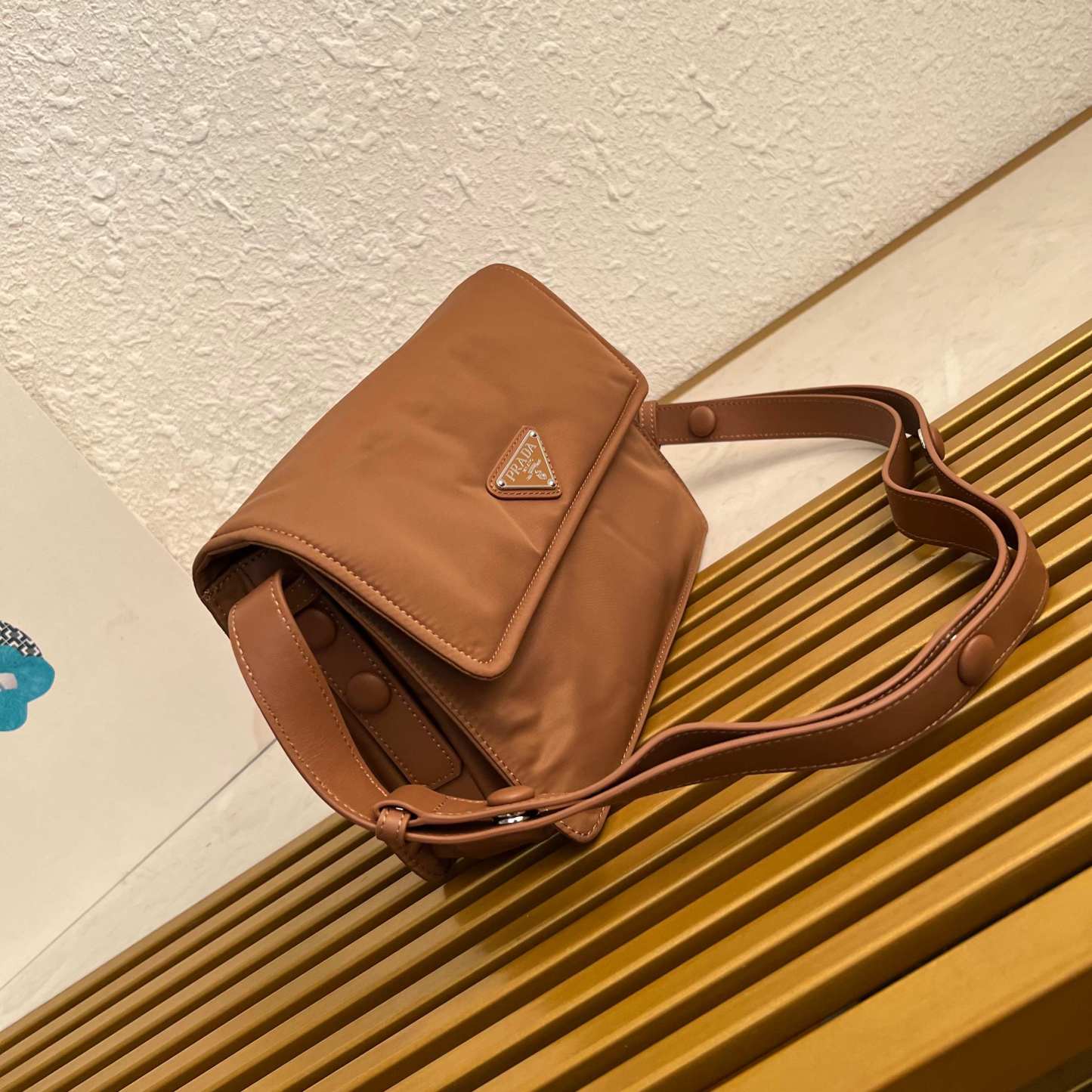 プラダ「Prada」リュクス リニューアルナイロン ショルダーバッグ