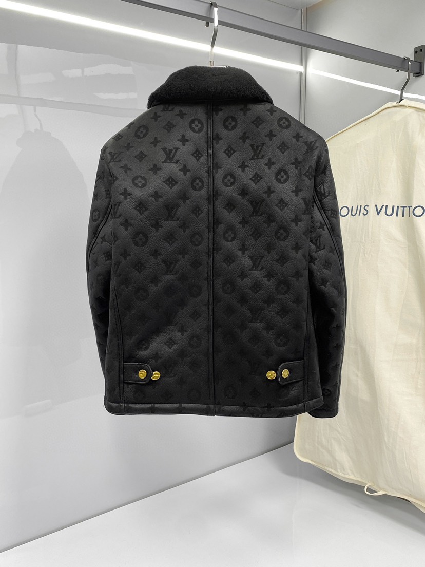ルイ・ヴィトン「Louis Vuitton」 MONOGRAM エンボス加工 ジャケット アウタ