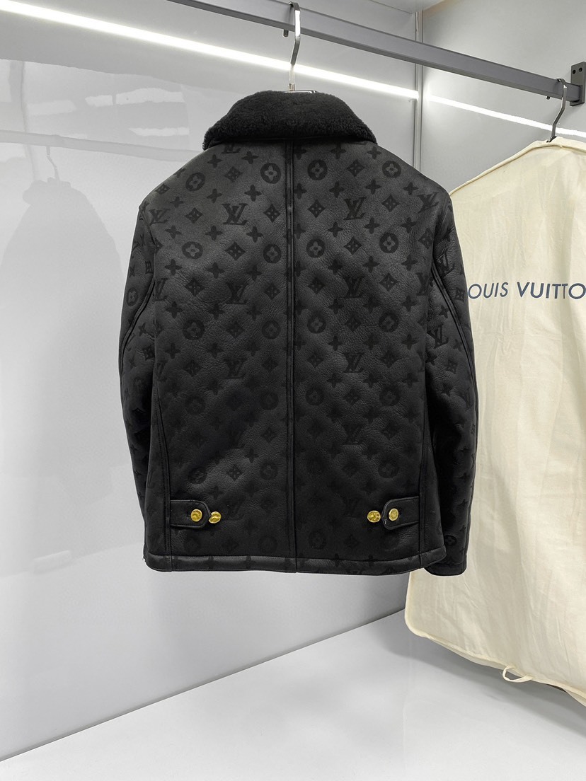 ルイ・ヴィトン「Louis Vuitton」 MONOGRAM エンボス加工 ジャケット アウタ