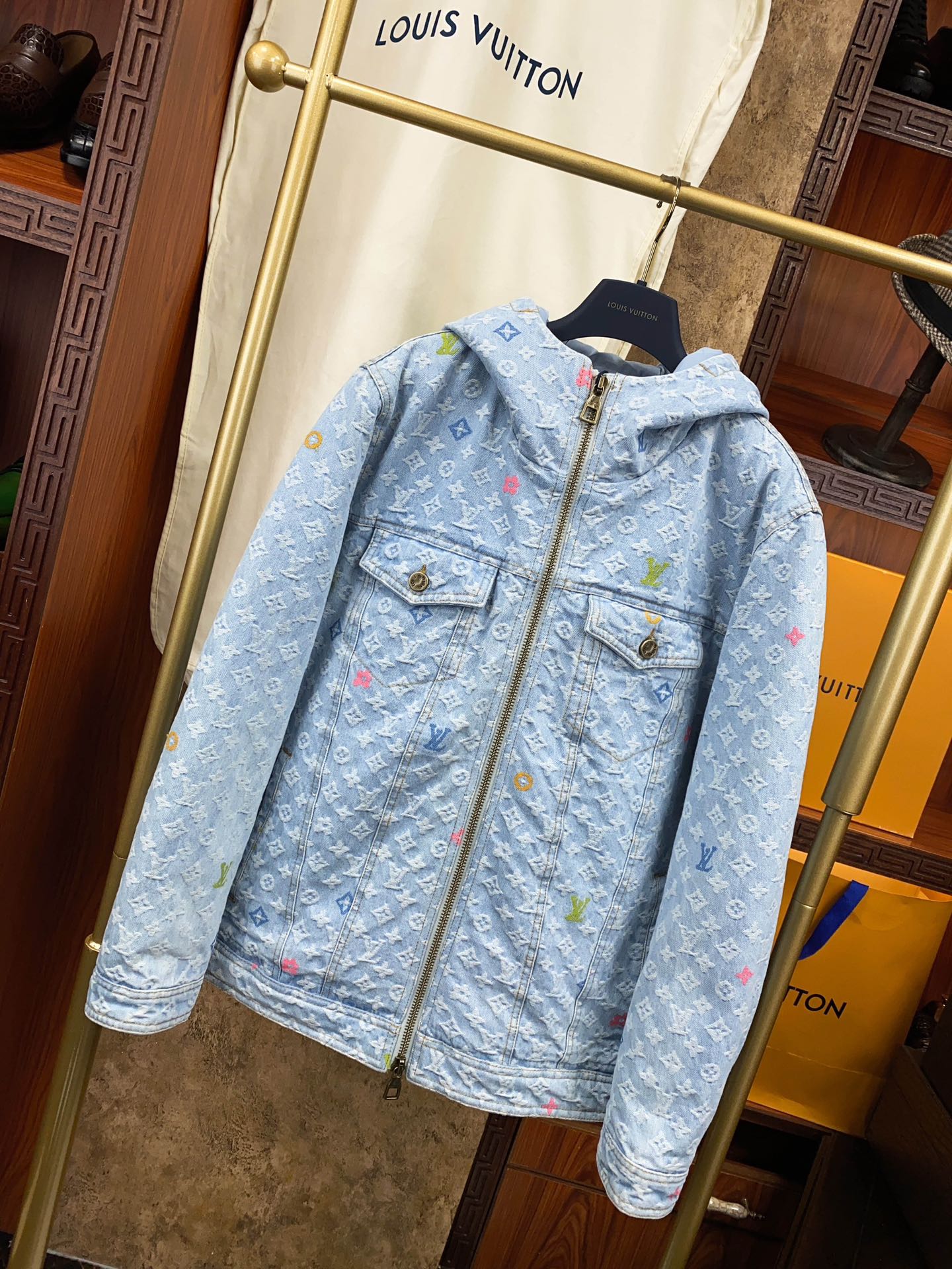 ルイ・ヴィトン「Louis Vuitton」MONOGRAM PILLOW ダウンジャケット