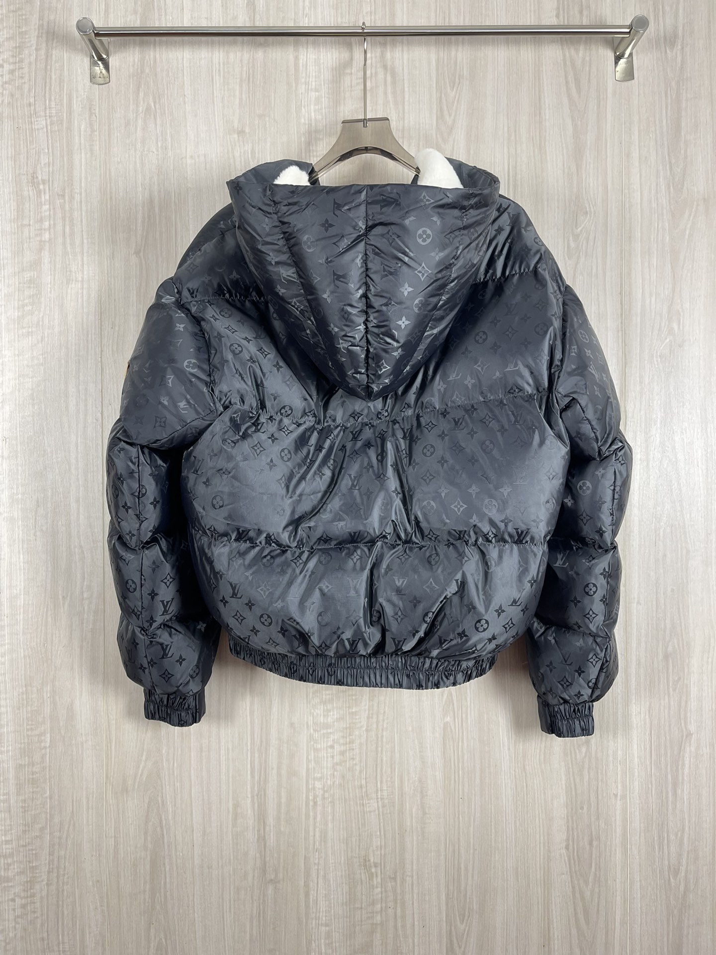 ルイ・ヴィトン「Louis Vuitton」MONOGRAM PILLOW ダウンジャケット
