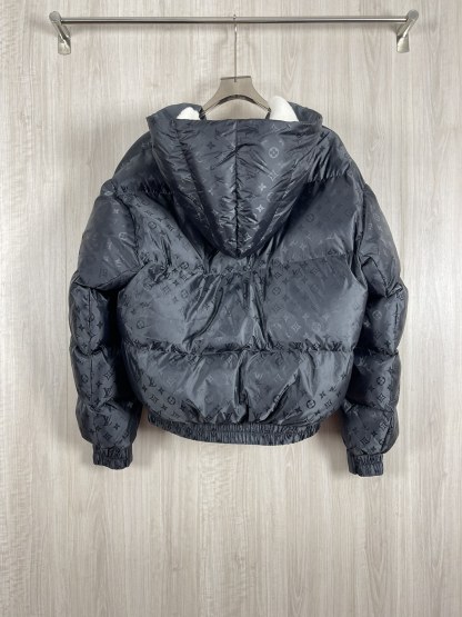 ルイ・ヴィトン「Louis Vuitton」MONOGRAM PILLOW ダウンジャケット