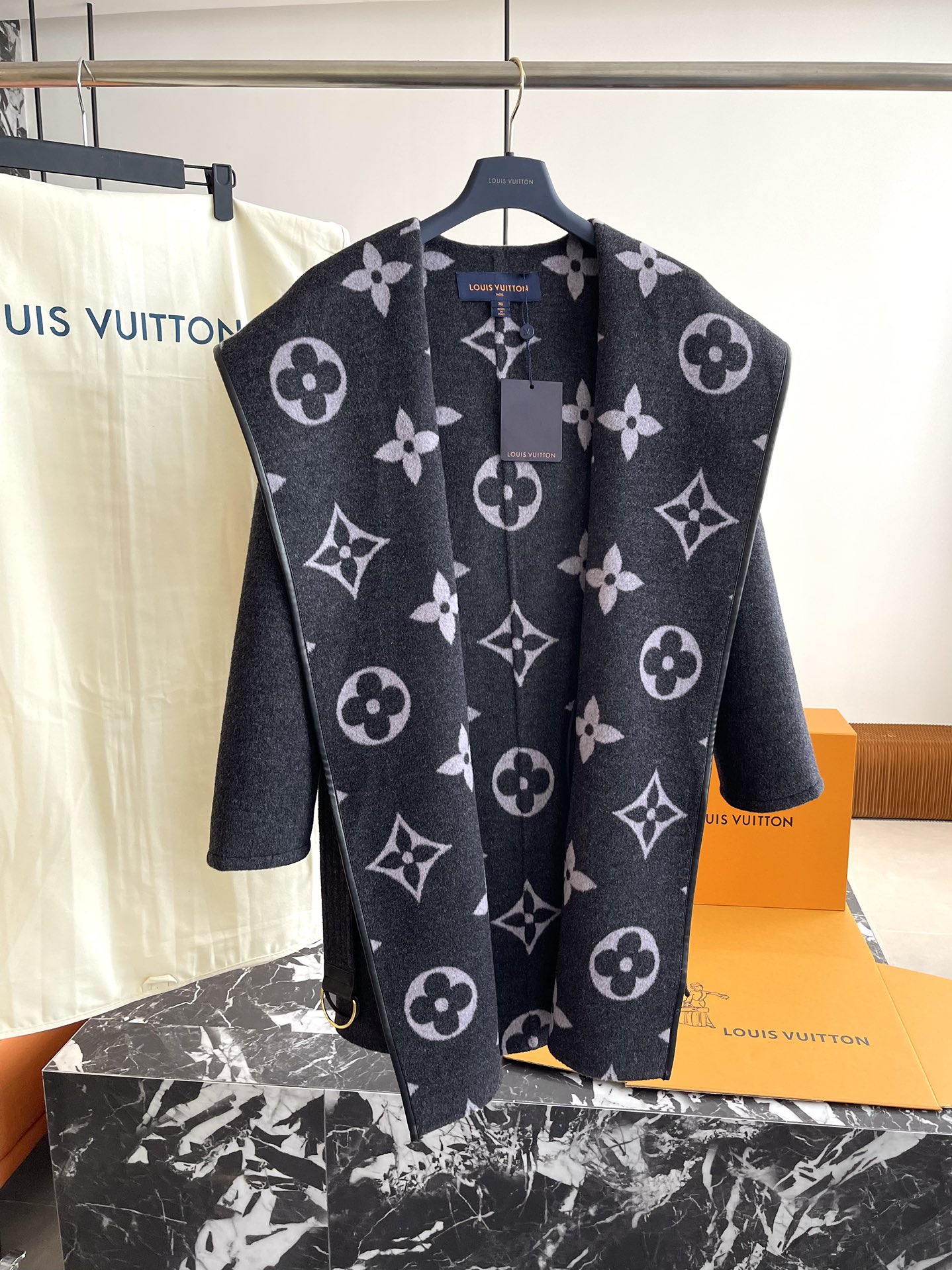 ルイ・ヴィトン「Louis Vuitton」秋冬 レディース ワップルフードロングコート