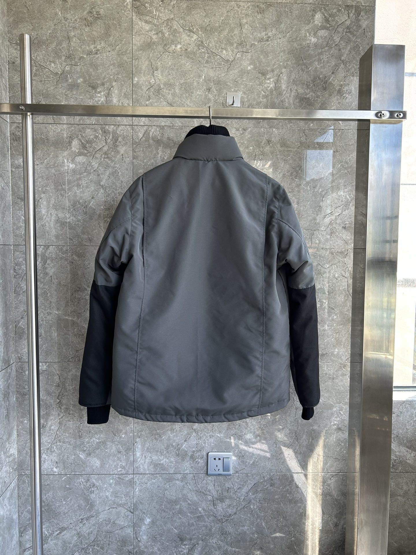 カナダグース「Canada Goose」メンズ ライトウェイトダウンジャケット