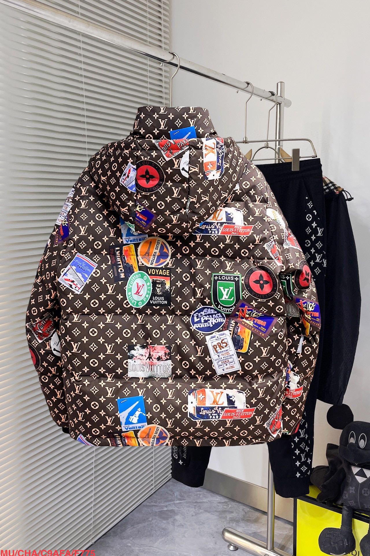 ルイ・ヴィトン「Louis Vuitton」‌ MONOGRAM PILLOW ダウンジャケット