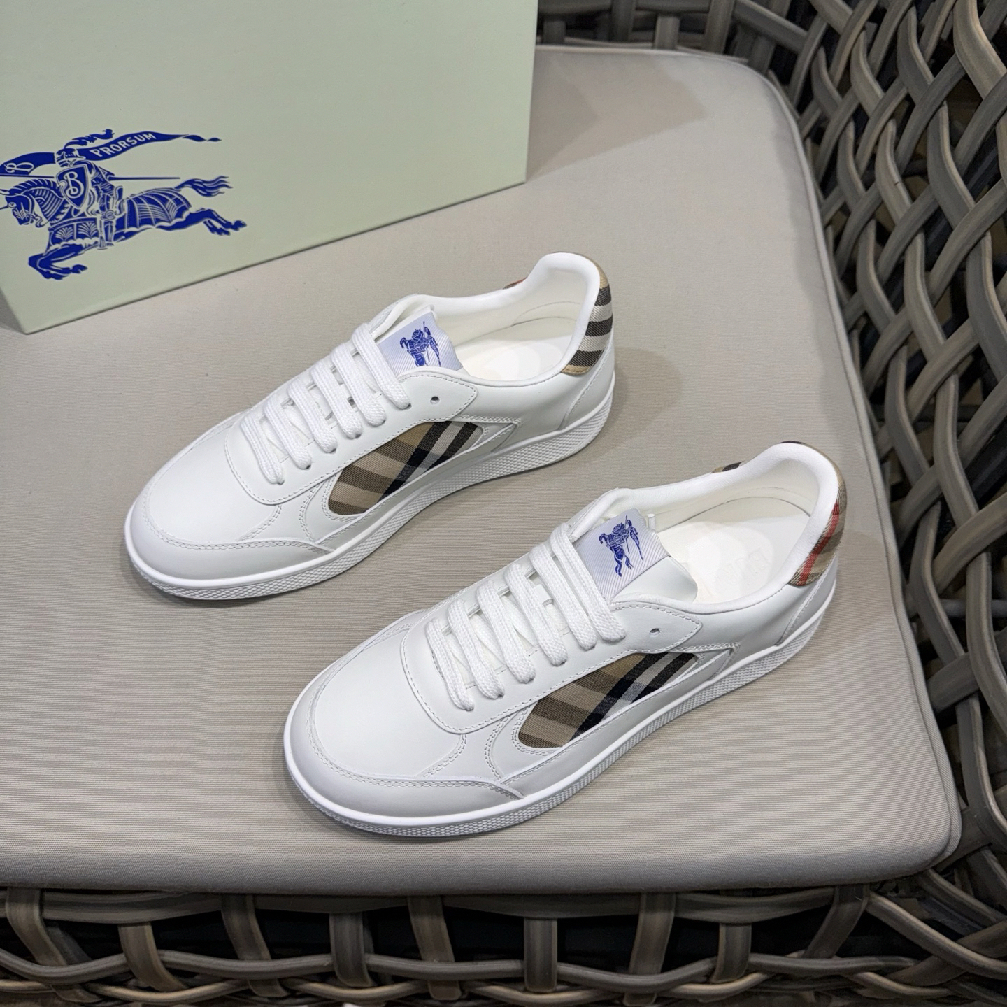 バーバリー「Burberry」TBクラシック ロー メンズ クラシック ローカット スニーカー