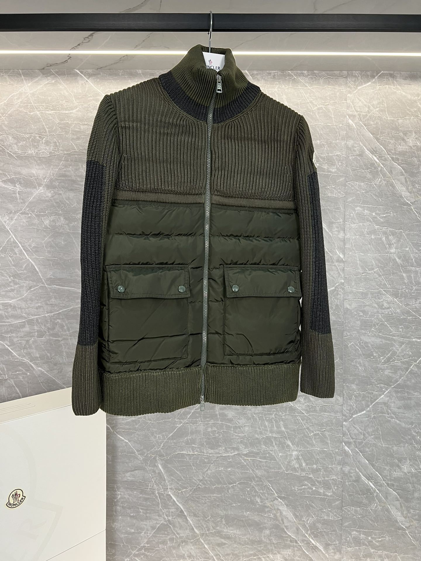 カナダグース「Canada Goose」Cardigan ストライプニットダウンジャケット