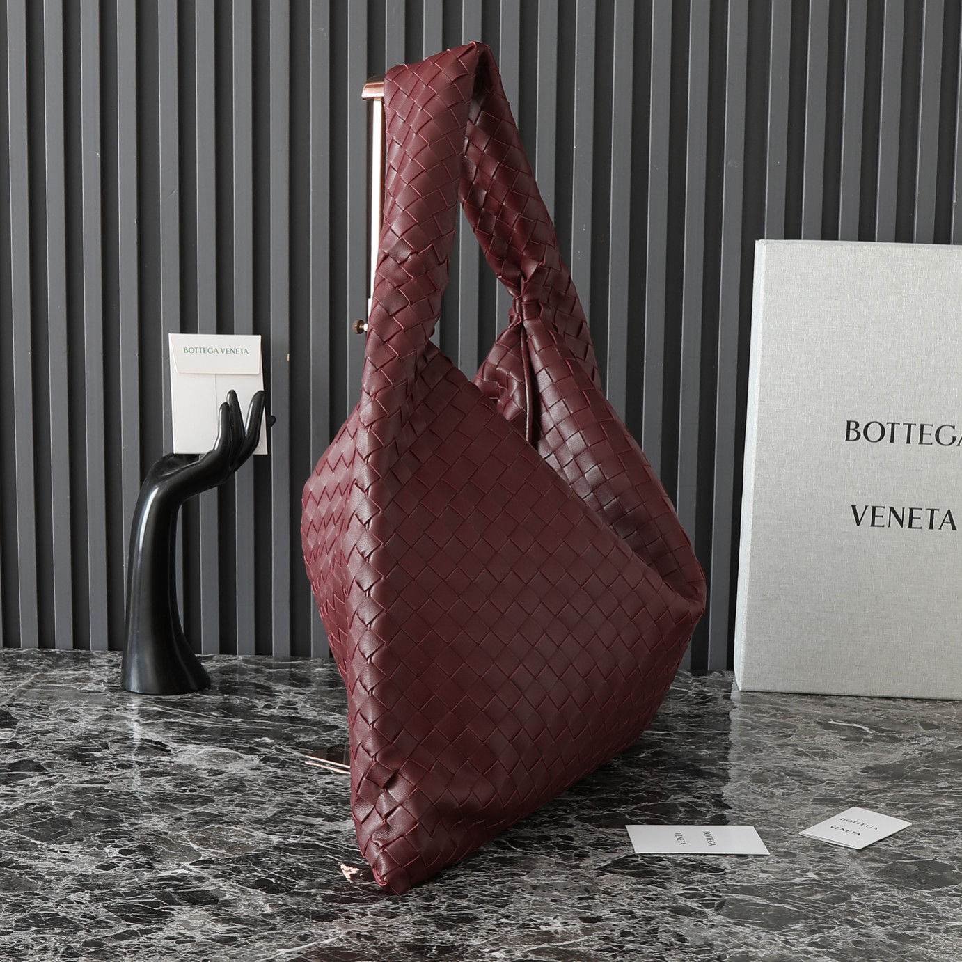 ボッテガ・ヴェネタ「Bottega Veneta」 Hop ラージショルダーバッグ