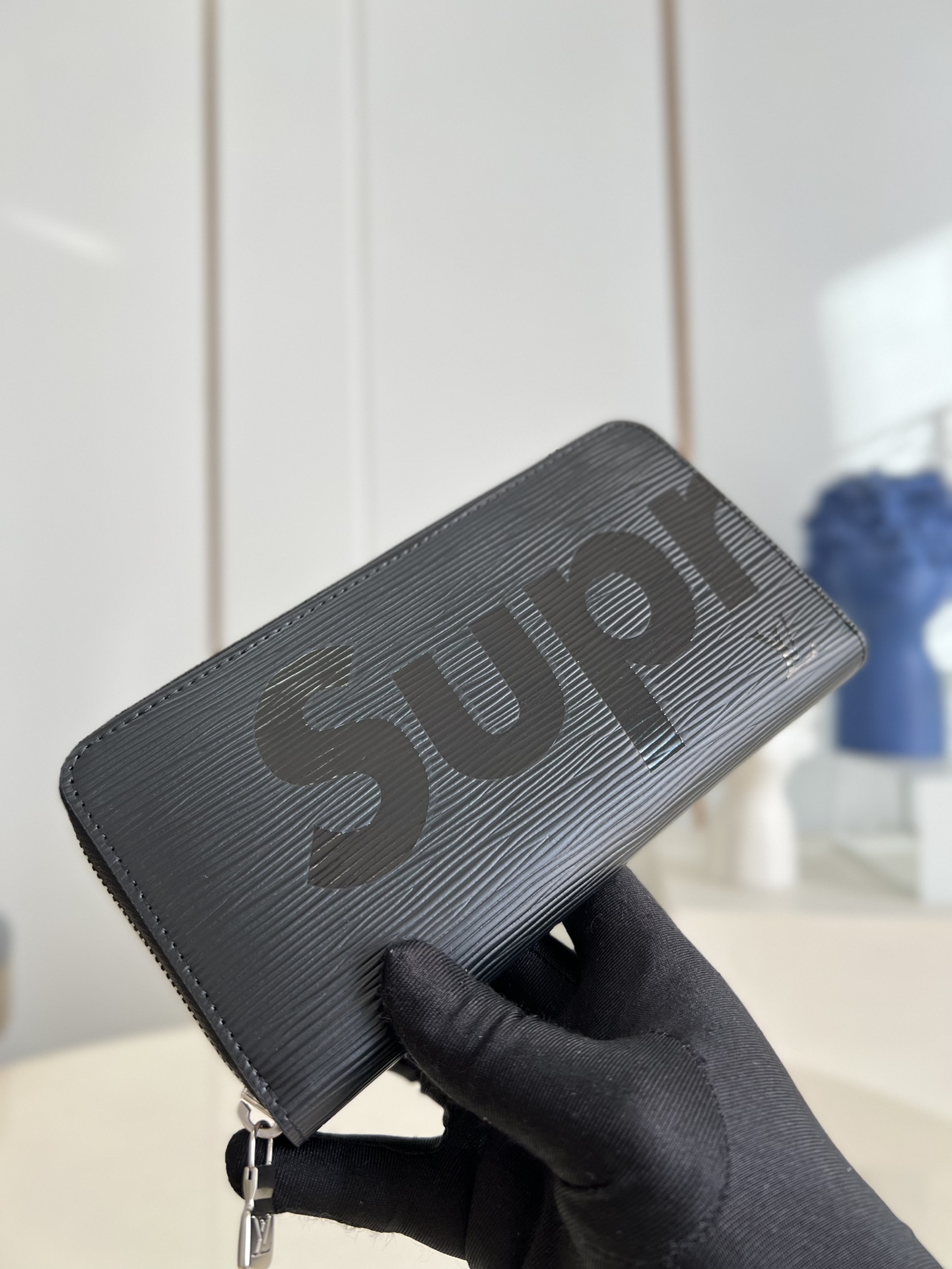 ルイ・ヴィトン「Louis Vuitton」LV x Supreme コラボ ジッピー･ウォレット