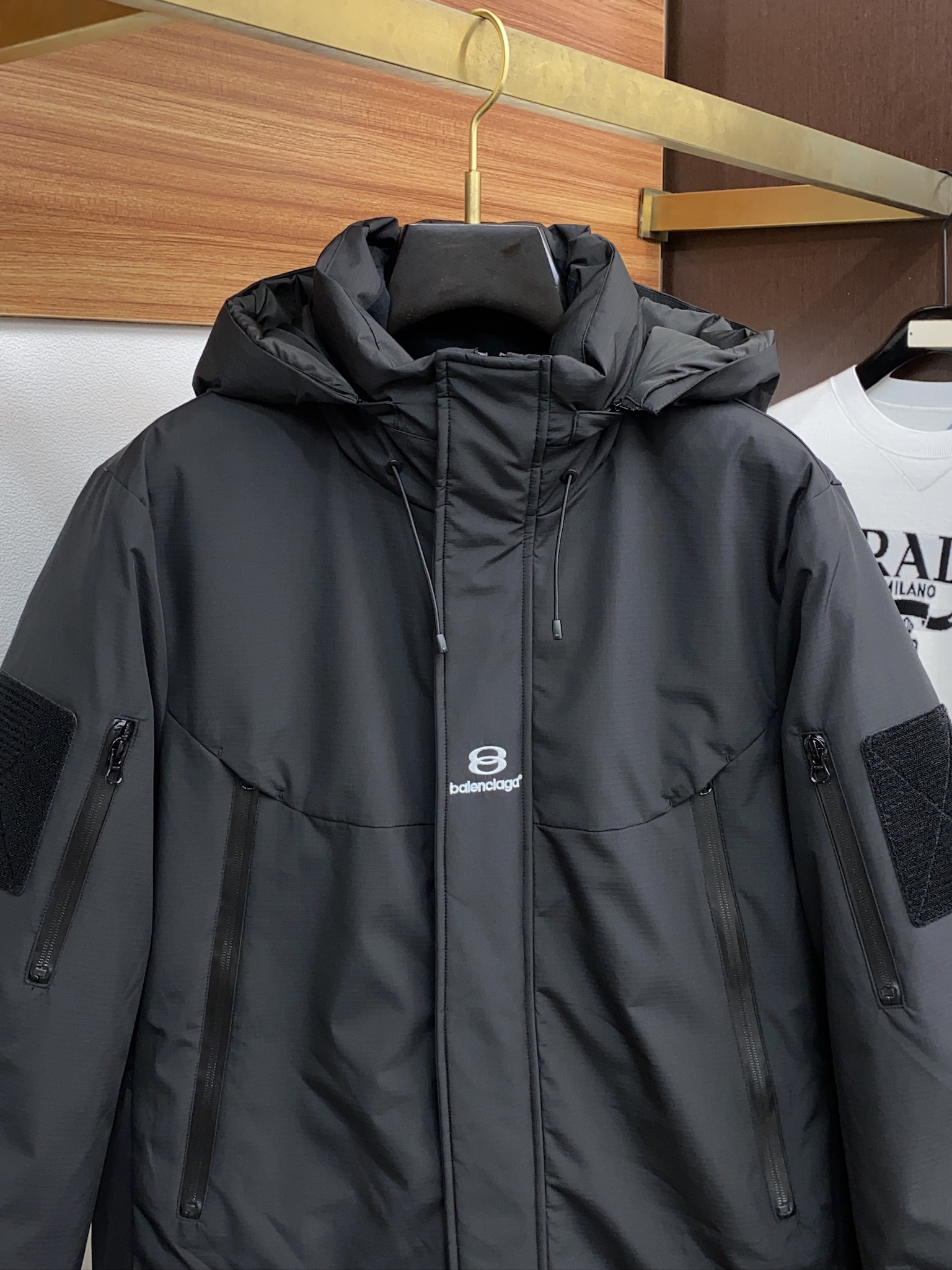 バレンシアガ「Balenciaga」‌2024秋冬最新ダウンジャケット