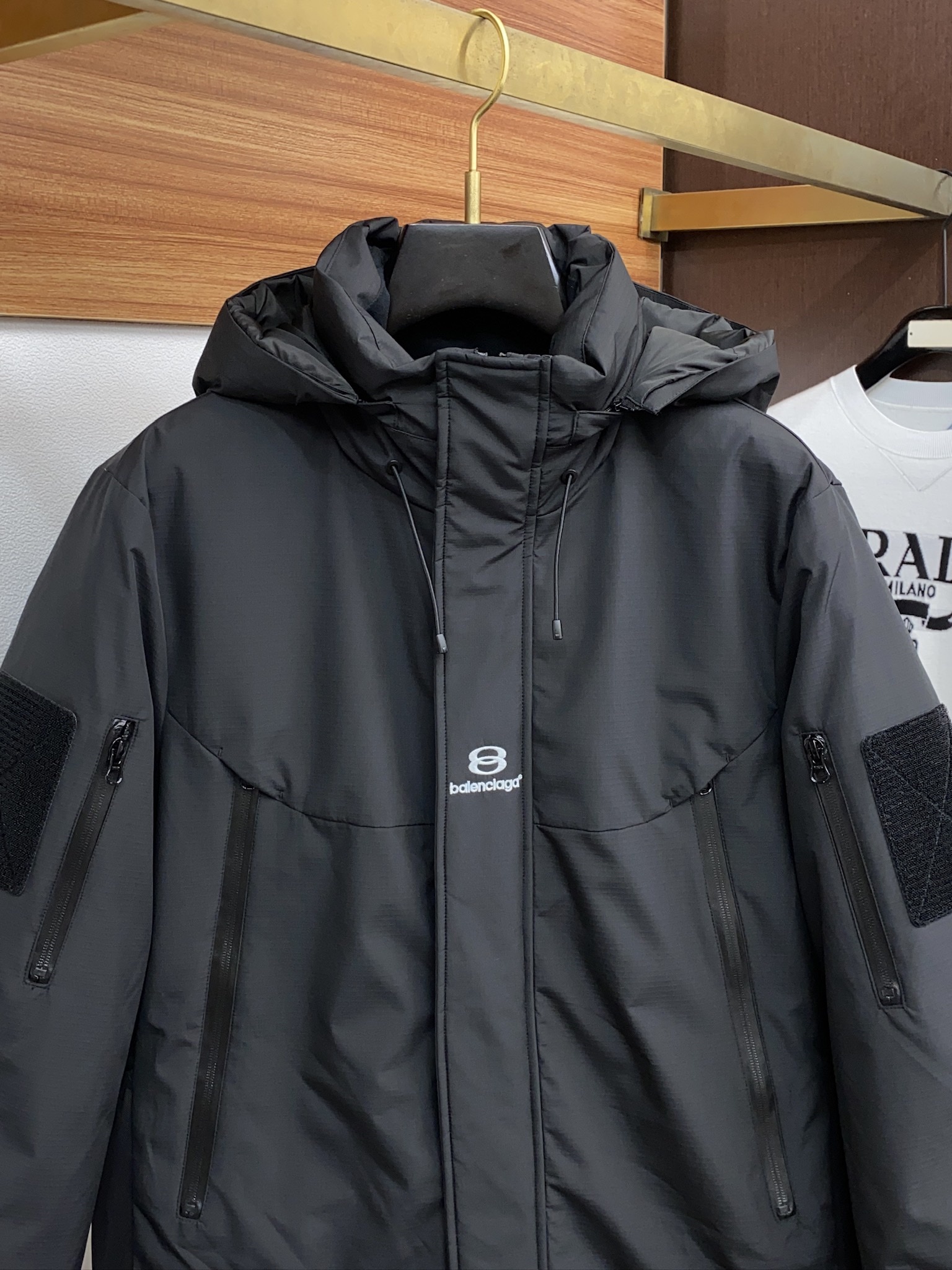 バレンシアガ「Balenciaga」‌2024秋冬最新ダウンジャケット