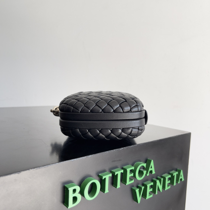 ボッテガ・ヴェネタ「Bottega Veneta」 2024春 フラワーウィーブイブニングバッグ
