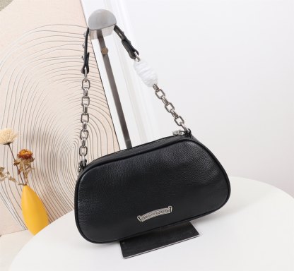 クロムハーツ「Chrome Hearts」十字架のショルダーバッグ